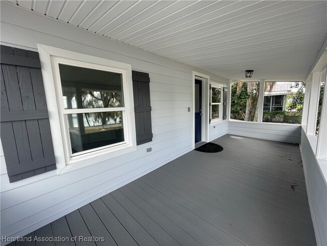 Photo - 405 W Lake Isis Ave