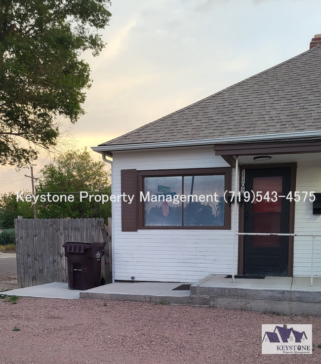 Photo - Pet Friendly! Small Dog Allowed - Duplex - 1 Bedroom/1 Bathroom/1 Car Garage for Storage  $875/$875 Unit 1102 W. 16th Street