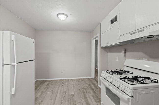 Building Photo - 2729 Main St Unit 7