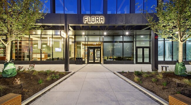 Building Photo - 1114 W Carroll Ave Unit PH-3203 Rental