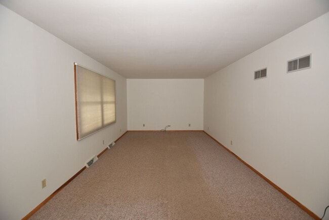 Photo - Mishawaka- 3 bedroom Country living near the Main Street Shopping and Edison Lakes business distr...