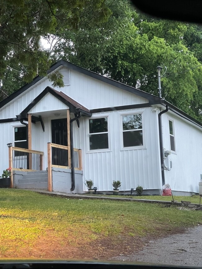Photo - 609 Ledford St