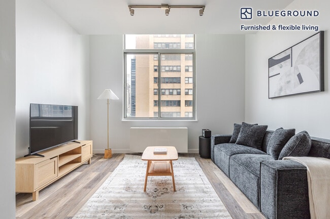 Building Photo - 556 3rd Ave Rental