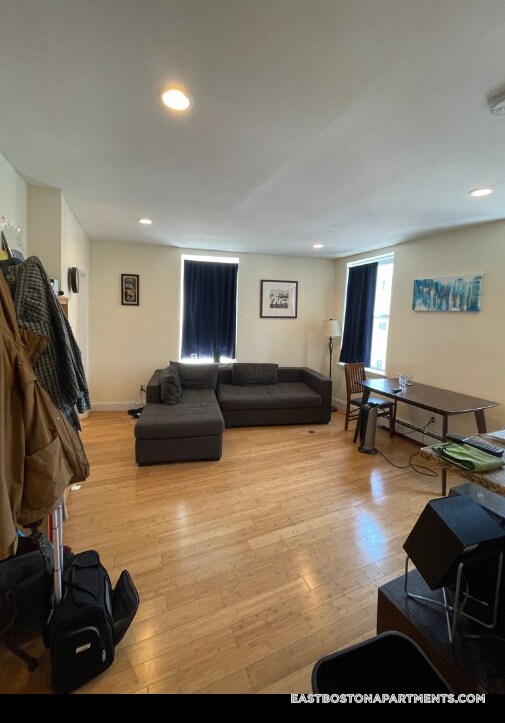 Photo - 212 Maverick St Unidad 3