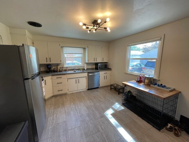 Photo - 2415 S Lawe St