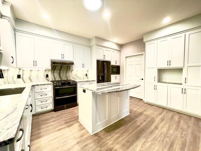 Photo - 12022 Vermillion St NE