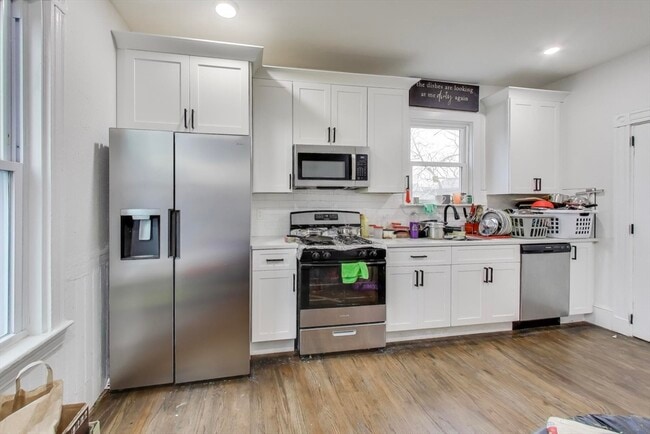 Building Photo - 65 Lambert Ave Unit 2