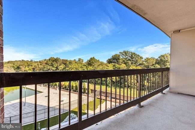 Photo - 1805 Crystal Dr Unit 511S