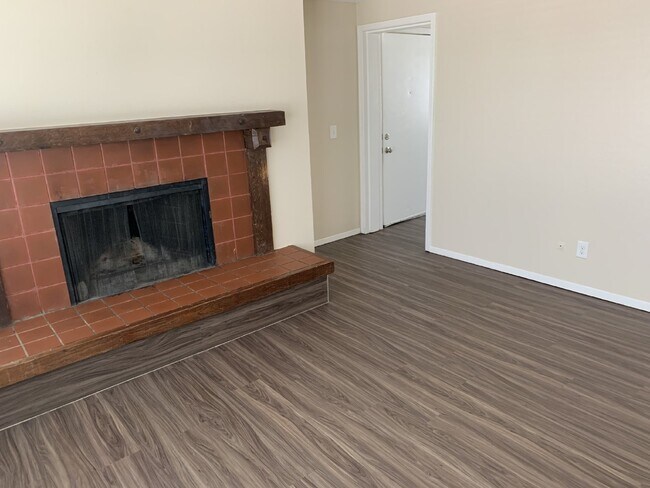 One Free Month! – 2 Bed / 1 Bath Condo – Utilities Included