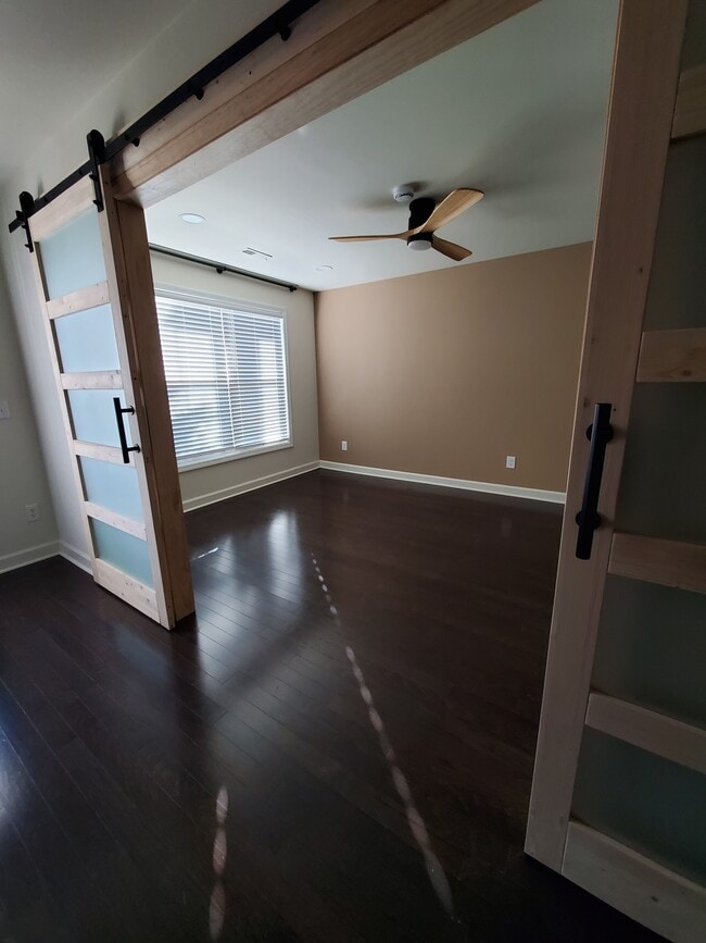 Photo - 160 Hamilton Ave NW