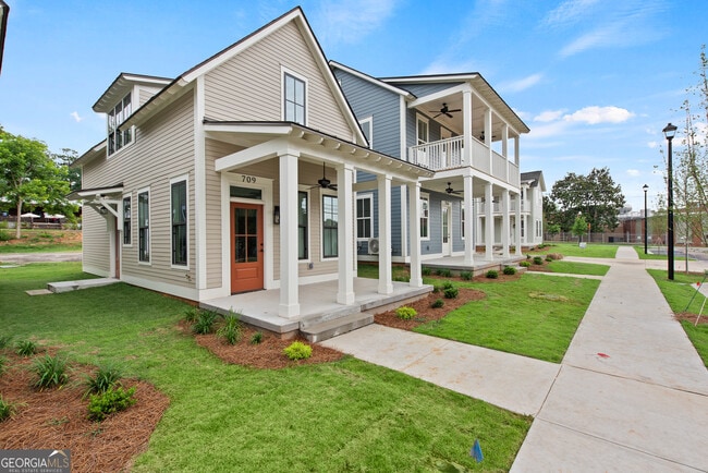Photo - 709 Jefferson St