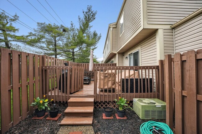 Photo - 799 Cap Ln Townhome