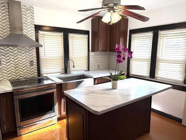 Photo - 3006 N Buffum St