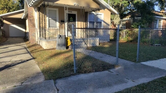 Photo - 2523 Hiland St