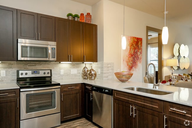 Kitchen - Pearl Woodlake