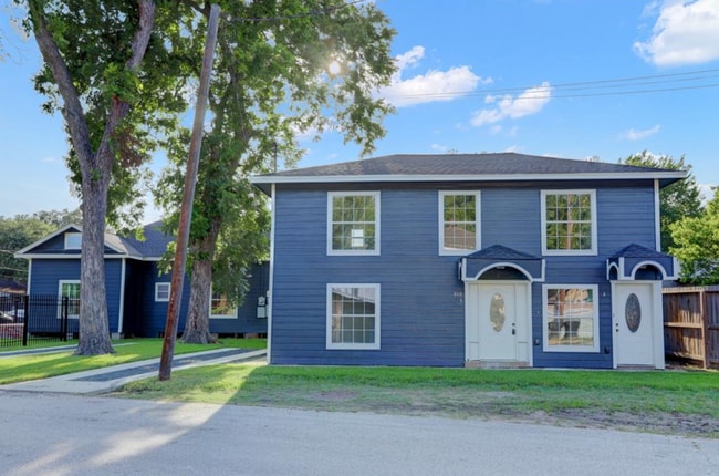 Photo - 808 Oakhurst St Unit 3