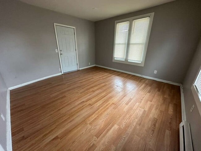 Building Photo - 27 Hickory St Unit 1 South