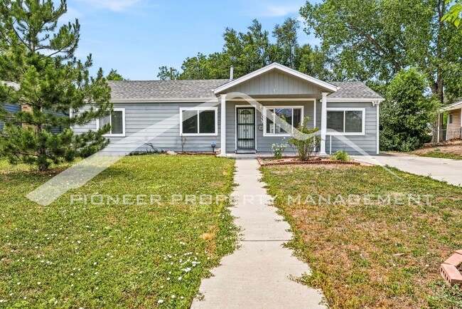 Building Photo - Spacious Home with Office and Fenced Yard