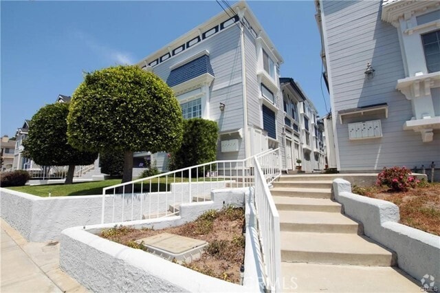 Building Photo - 1421 12th St Unit 3 Rental