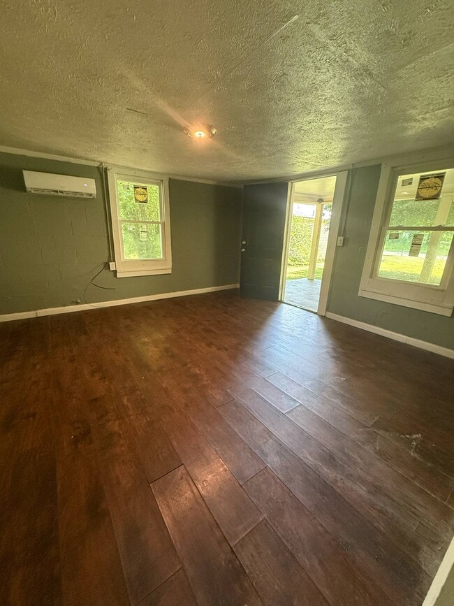 Photo - 1011 1/2 Clydesdale Ave