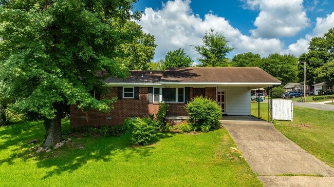 Building Photo - 15 Village Ct