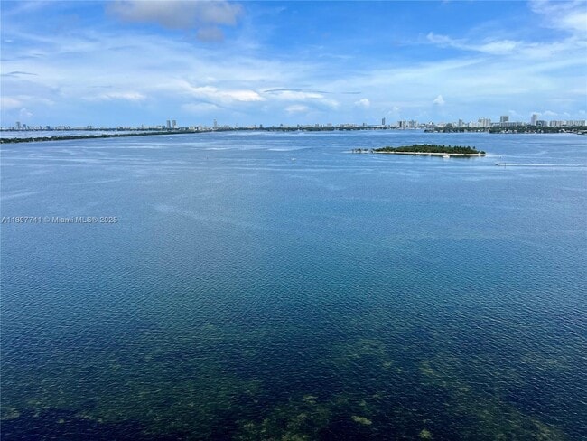 Photo - 700 NE 24th St Unidad 1904