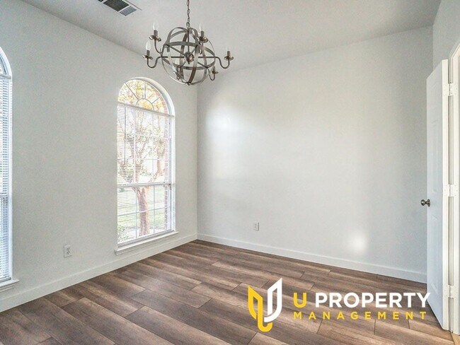 Photo - Location! Location! Nature light throughou...