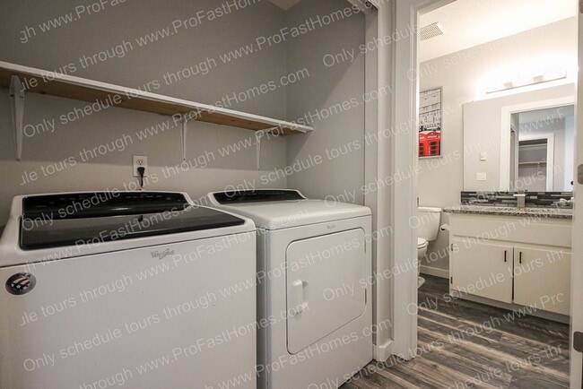 Photo - 12530 SE Taggart St