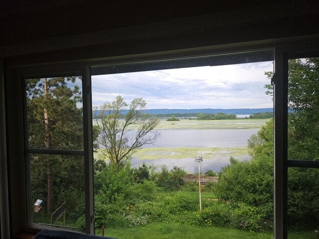 Your view of the lake - N5071 Sunset Vista Rd Unit LAKE ONALASKA APT.