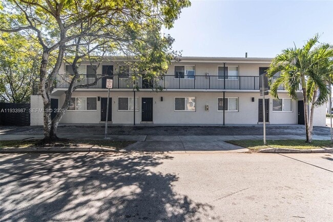 Building Photo - 2190 SW 14th Terrace Unit 1