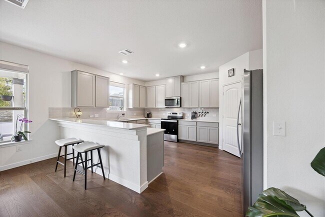 Photo - 7916 Crystalbrook W