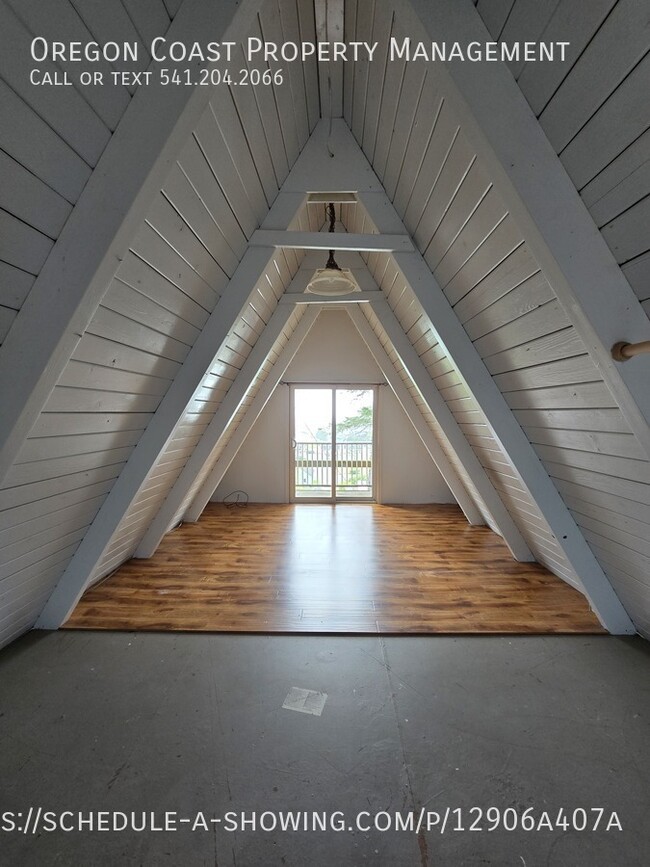 Photo - 35285 Hill St