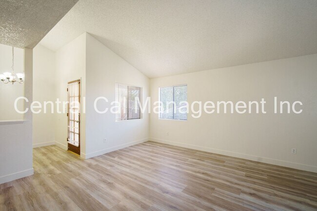 5905 Auburn Oaks Dr Unidad D