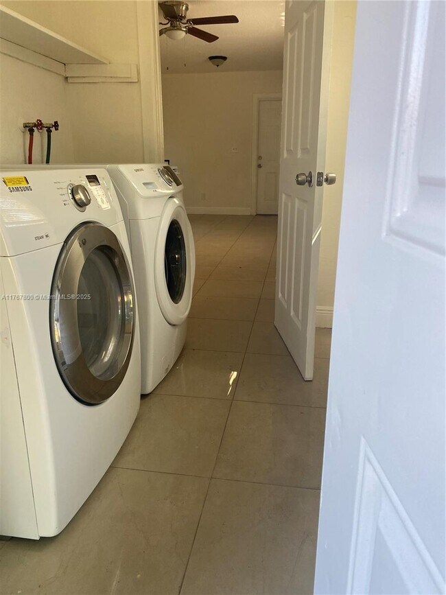 Photo - 2736 NW 15th Ct Apartment Unit 2