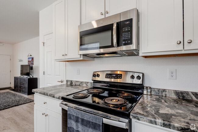 Stainless Steel Appliances - Country West Patio Home Apartments