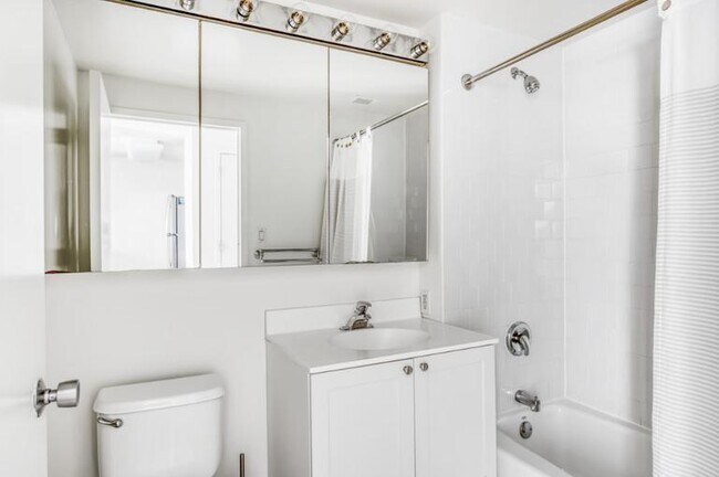 Photo - 1 bedroom in Queens NY 11109 Unit 433