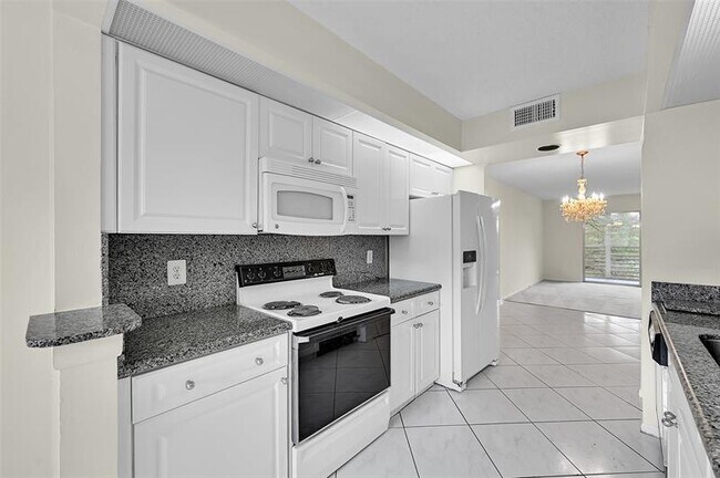 Building Photo - 1604 Abaco Dr Unit B3 Rental