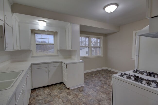 Photo - Charming 3 bed home