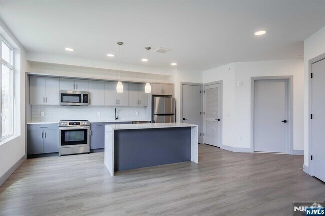 Building Photo - 1435 10th St Rental