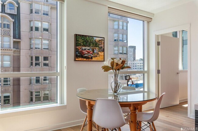 Photo - 1688 Pine St Unidad W805