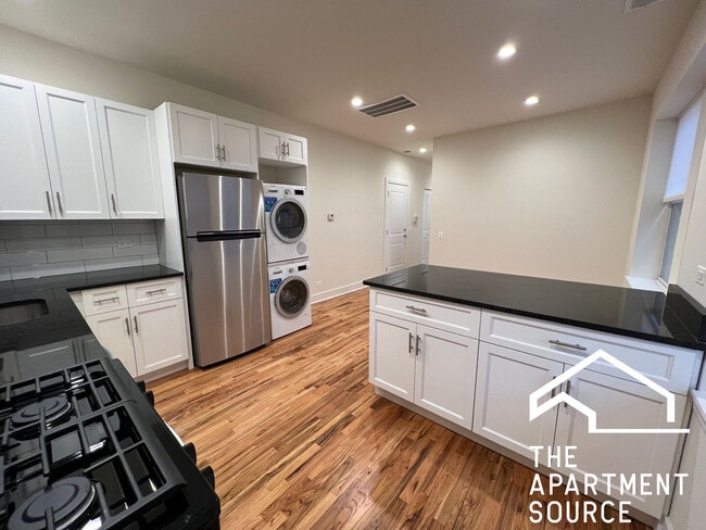 Photo - 3230 N Clark St Unit 3F