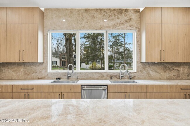 Photo - 152 Ampere Ave