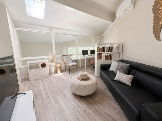 Photo - Renovated Los Gatos Retreat Backing to Oak Meadow Park
