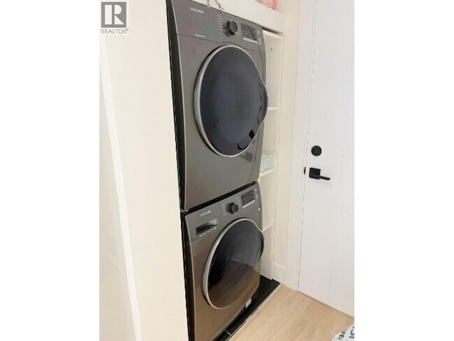 Photo - 282 E 18th Ave