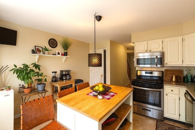 Photo - 48 Strawberry Hill Ave Unit 11