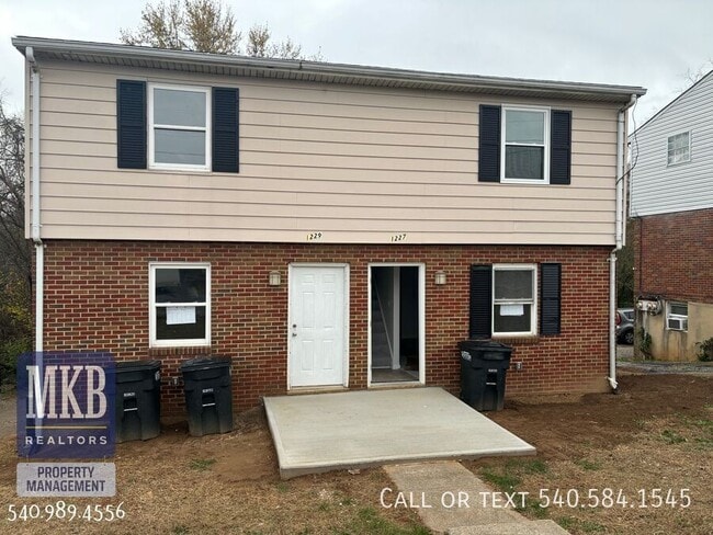 Photo - 1227 Ruddell Rd