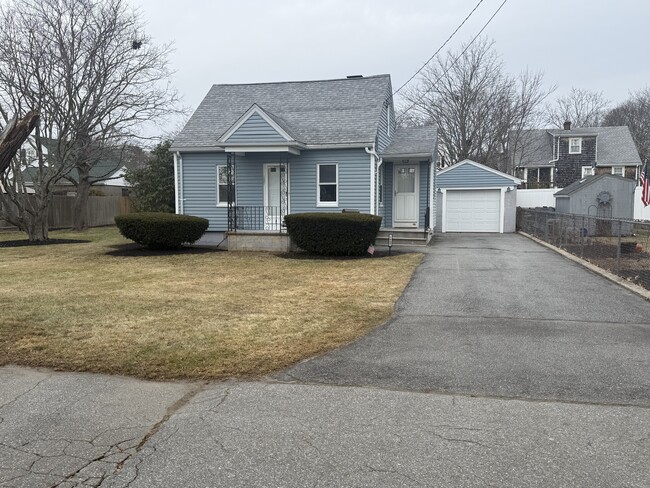 Building Photo - 1027 Monmouth St