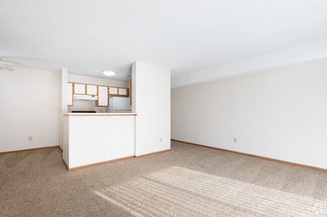 3BR, 2BA - 1,213SF