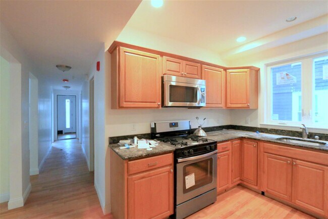 Building Photo - 25 Lewis St Unit 1