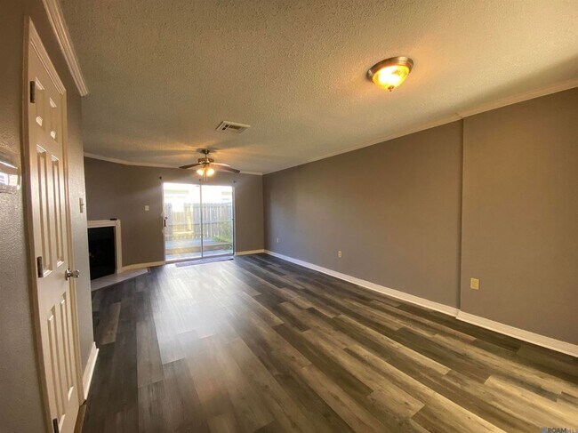 913 W Rothland St Unit 6-D